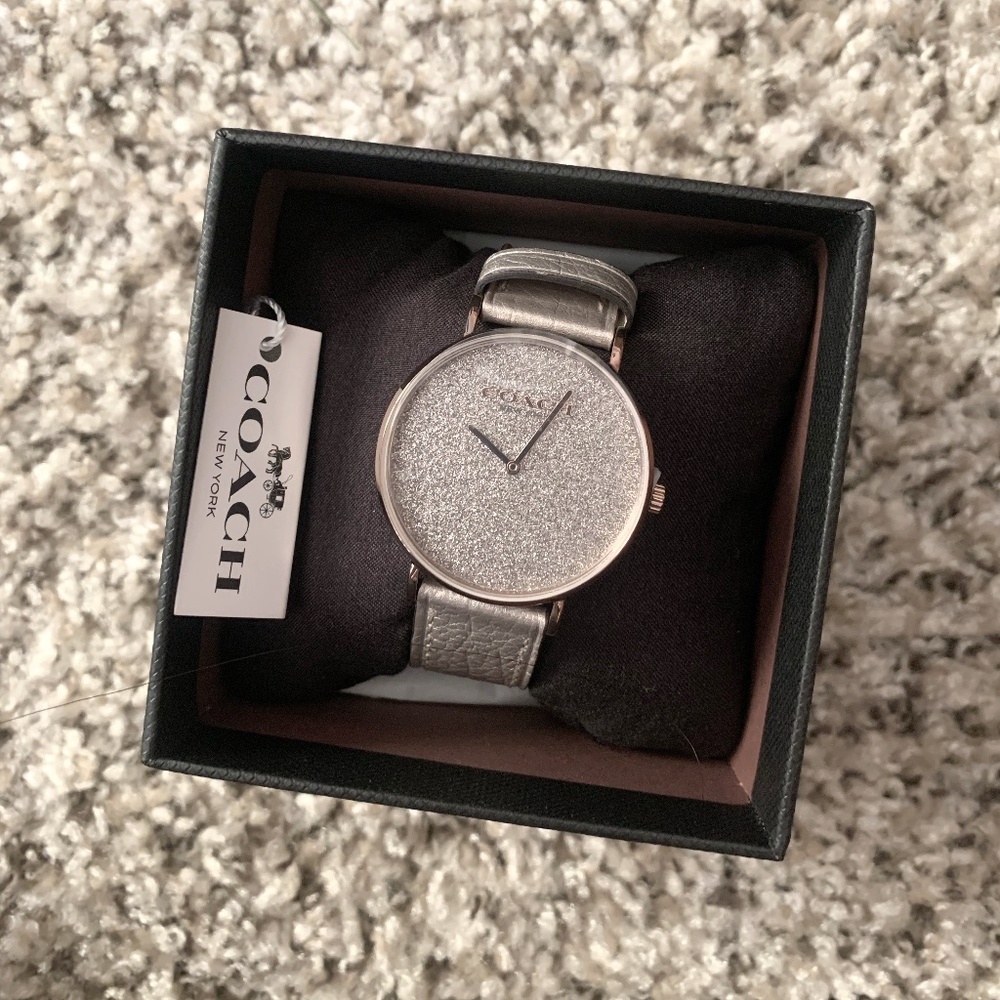 COACH Traditional Round PERRY Watch with Finished Silver Leather Strap